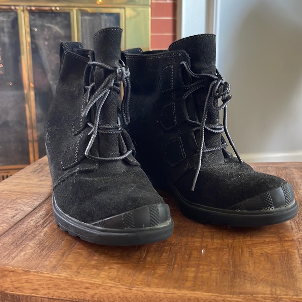 SOREL black leather boots size 6, great condition!